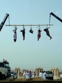 Bodies of Executed Saudis Dangle with Separated Heads 